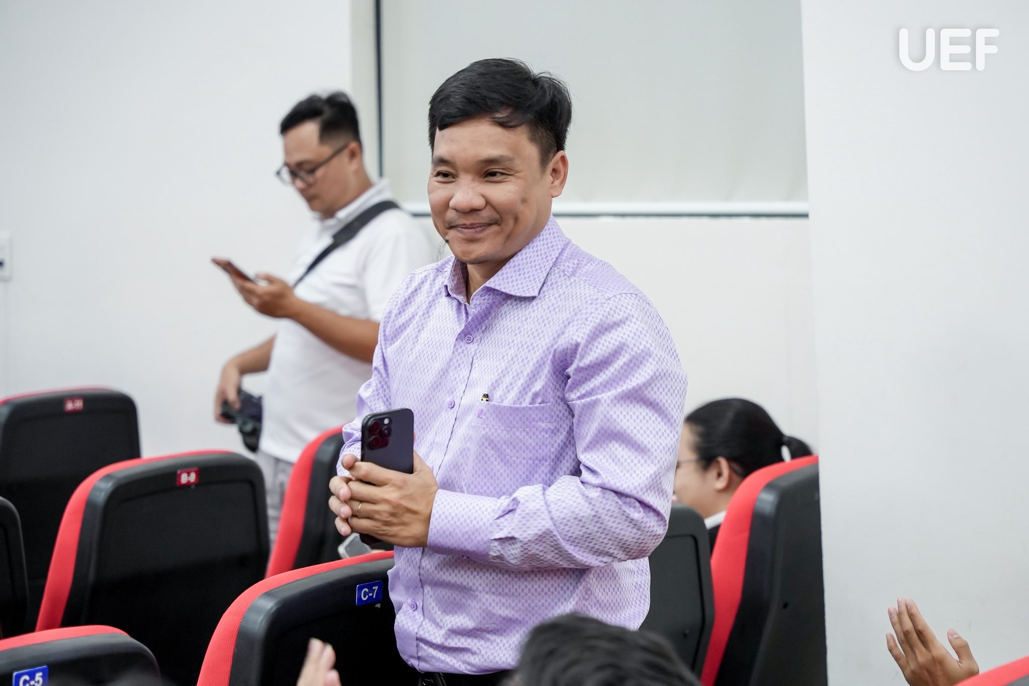 Chủ tịch Nguyễn Hồng Thạch còn được biết đến là một người thầy truyền lửa cho thế hệ trẻ
