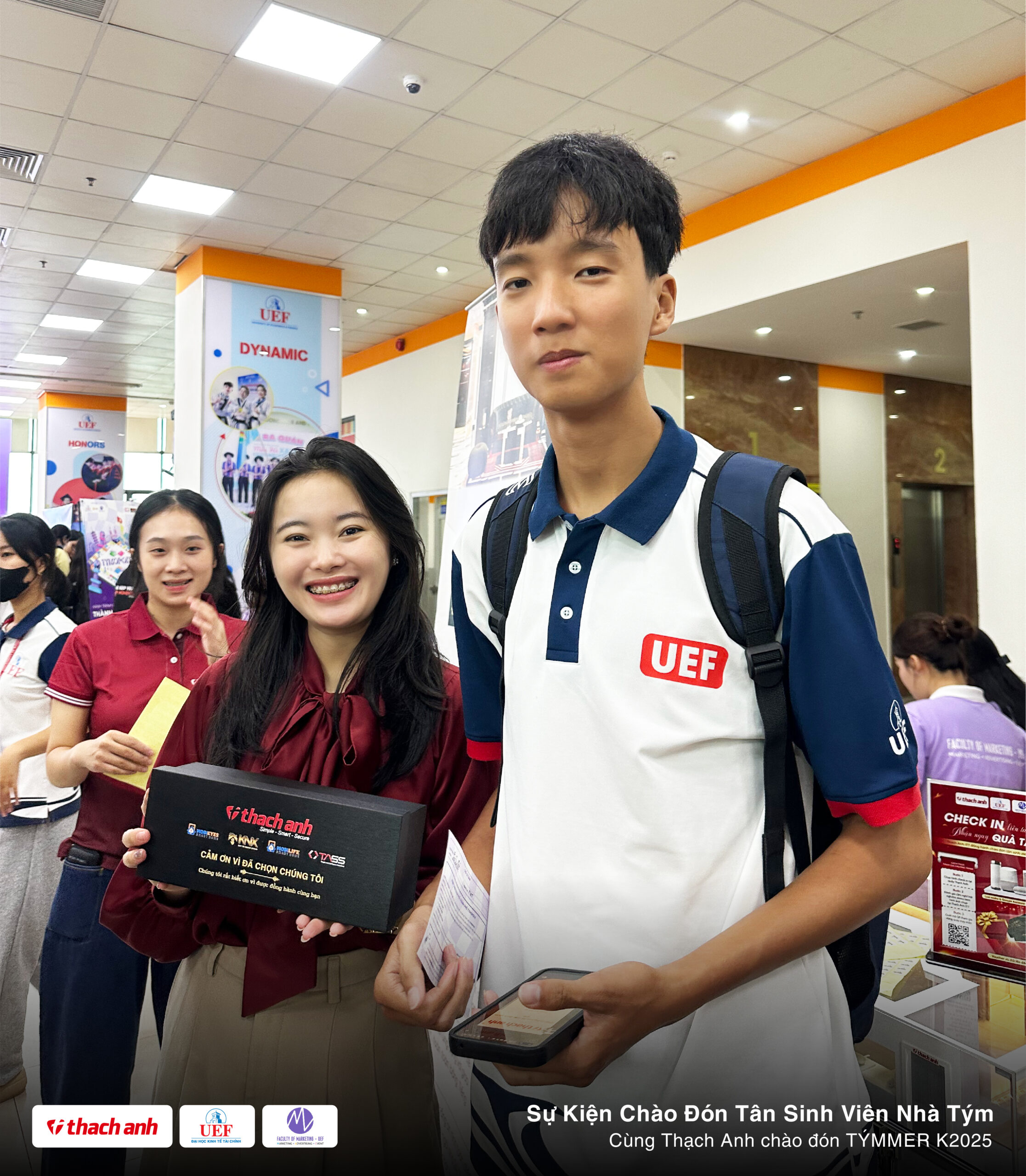 Thạch Anh Chào Mừng Tân Sinh Viên Khoa Marketing – UEF Khóa 2025 Thạch Anh Chào Mừng Tân Sinh Viên Khoa Marketing – UEF Khóa 2025