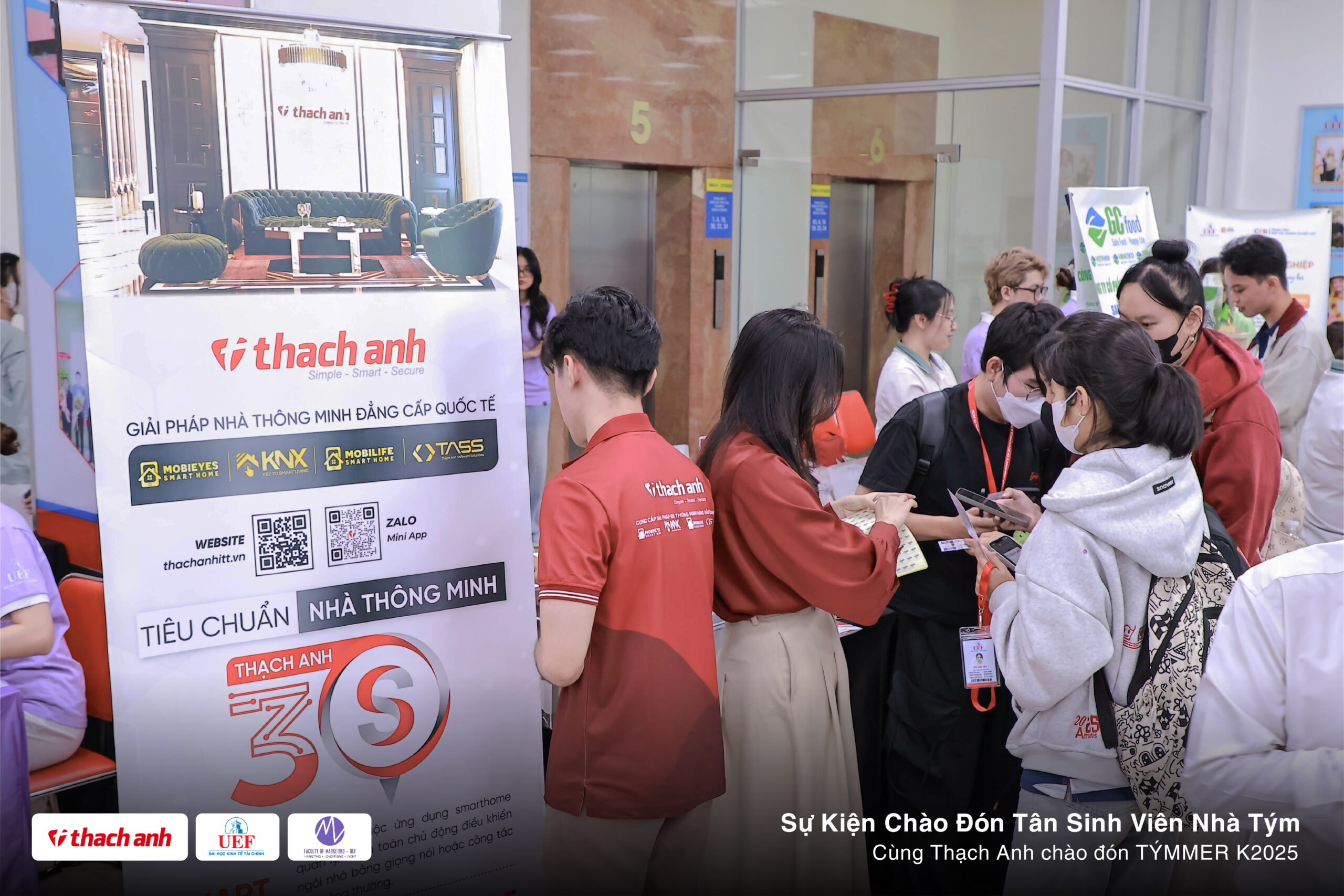 Thạch Anh Chào Mừng Tân Sinh Viên Khoa Marketing – UEF Khóa 2025 Thạch Anh Chào Mừng Tân Sinh Viên Khoa Marketing – UEF Khóa 2025