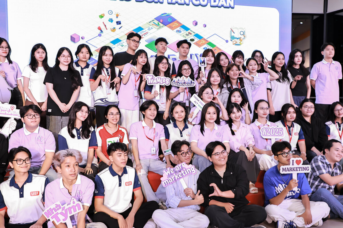 Thạch Anh Chào Mừng Tân Sinh Viên Khoa Marketing – UEF Khóa 2025 Thạch Anh Chào Mừng Tân Sinh Viên Khoa Marketing – UEF Khóa 2025