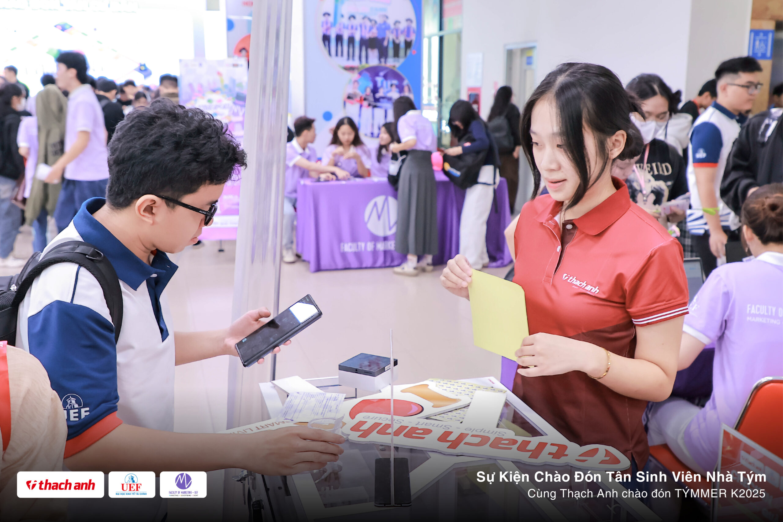 Thạch Anh Chào Mừng Tân Sinh Viên Khoa Marketing – UEF Khóa 2025 Thạch Anh Chào Mừng Tân Sinh Viên Khoa Marketing – UEF Khóa 2025