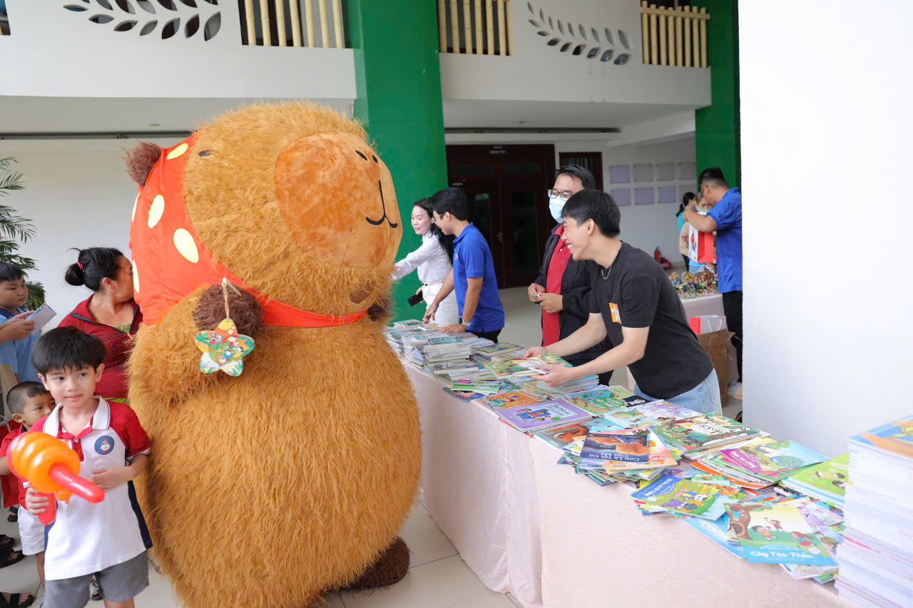 "đọc sách để mở rộng thế giới và nuôi dưỡng ước mơ" - TS. Nguyễn Thị Hải Liên "đọc sách để mở rộng thế giới và nuôi dưỡng ước mơ" - TS. Nguyễn Thị Hải Liên