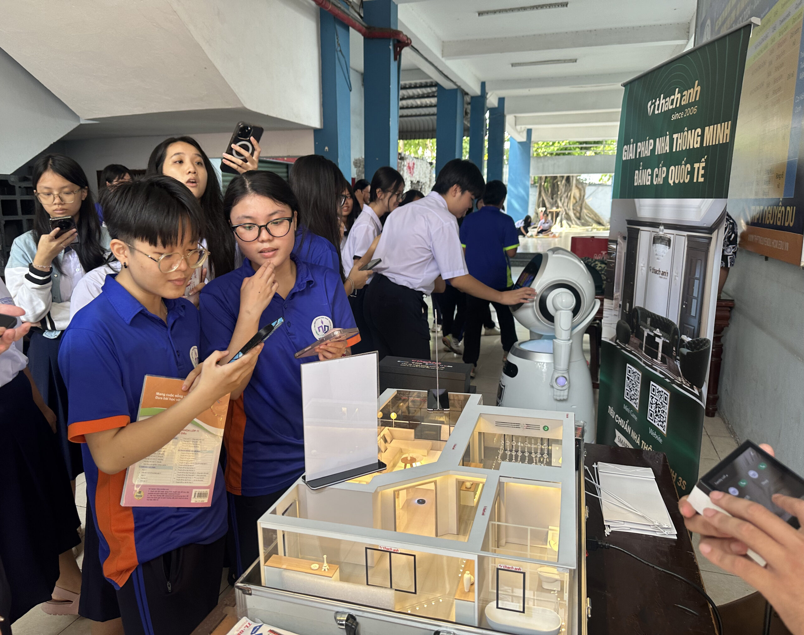 Khơi Dậy Đam Mê IoT & Nhà Thông Minh Trong Thế Hệ Gen Z (Sự kiện tại THPT Nguyễn Du)