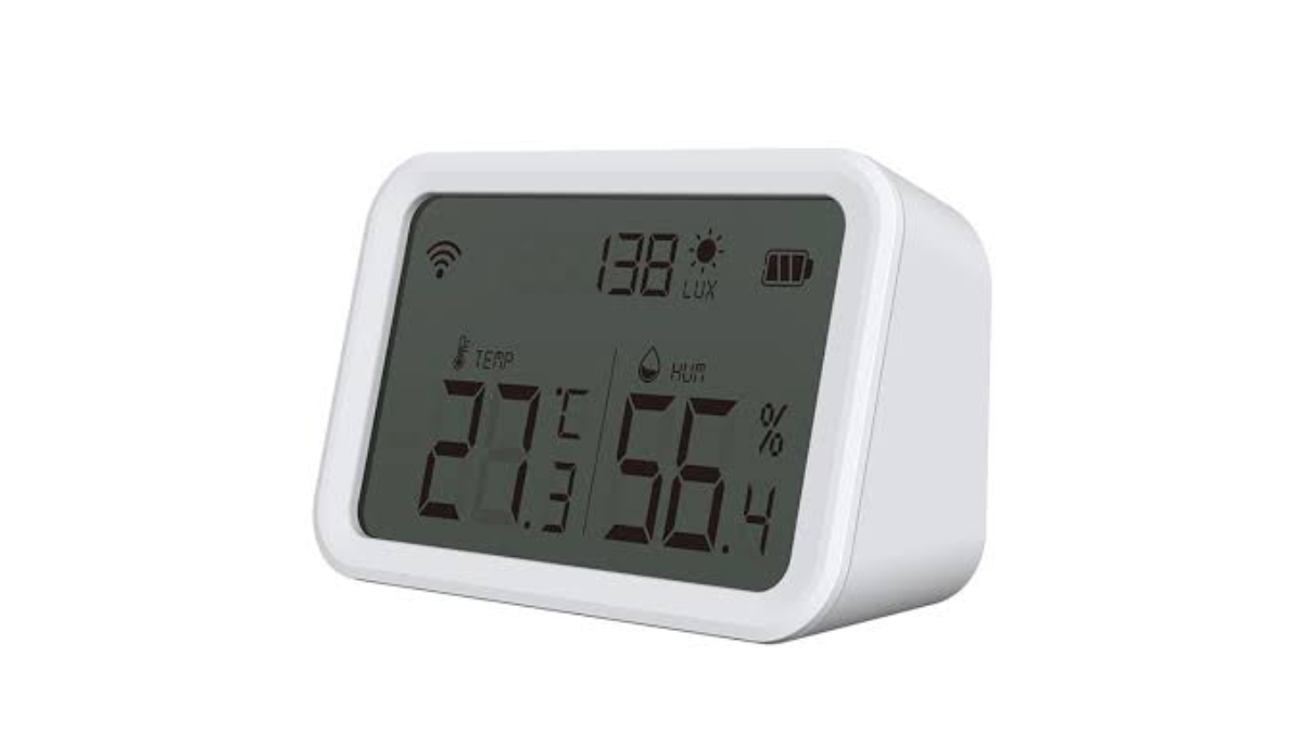 Màn hình tương tác Nature X PRO hiển thị trực quan thông số bụi mịn PM2.5, VOCs và nhiệt độ phòng biệt thự